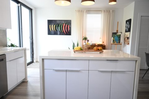 Townhouse in Miami, Florida 3 bedrooms, 149.02 sq.m. № 2378825 - photo 10