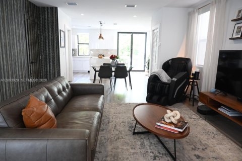 Townhouse in Miami, Florida 3 bedrooms, 149.02 sq.m. № 2378825 - photo 5