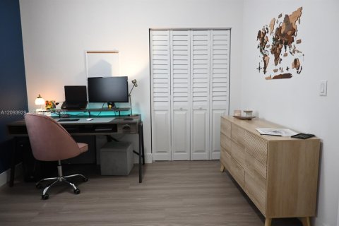 Townhouse in Miami, Florida 3 bedrooms, 149.02 sq.m. № 2378825 - photo 25