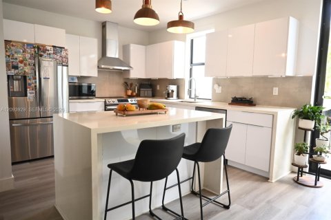 Townhouse in Miami, Florida 3 bedrooms, 149.02 sq.m. № 2378825 - photo 9