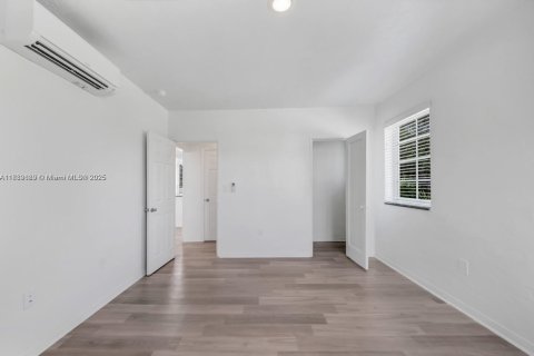 Купить коммерческую недвижимость в Майами, Флорида 423.08м2, № 1938942 - фото 3