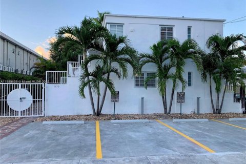 Купить коммерческую недвижимость в Майами, Флорида 423.08м2, № 1938942 - фото 2