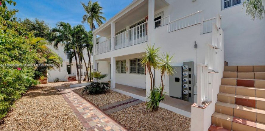 Коммерческая недвижимость в Майами, Флорида 423.08м2 № 1938942