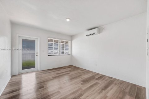 Купить коммерческую недвижимость в Майами, Флорида 423.08м2, № 1938942 - фото 14