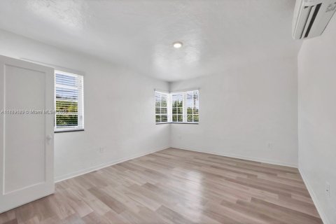 Купить коммерческую недвижимость в Майами, Флорида 423.08м2, № 1938942 - фото 4