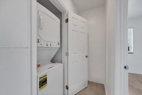 Купить коммерческую недвижимость в Майами, Флорида 423.08м2, № 1938942 - фото 8