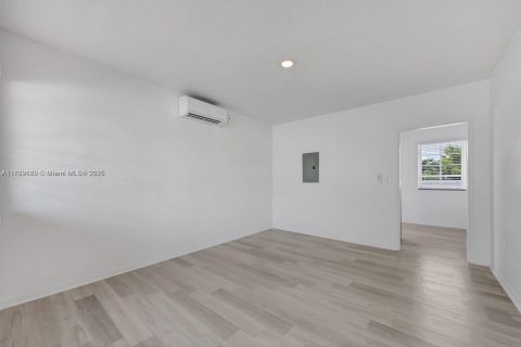 Купить коммерческую недвижимость в Майами, Флорида 423.08м2, № 1938942 - фото 13