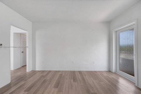 Купить коммерческую недвижимость в Майами, Флорида 423.08м2, № 1938942 - фото 12