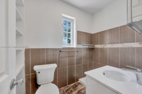 Купить коммерческую недвижимость в Майами, Флорида 423.08м2, № 1938942 - фото 7