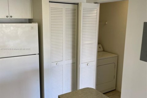 Купить кондоминиум в Форт-Лодердейл, Флорида 1 спальня, 73.76м2, № 1972916 - фото 15