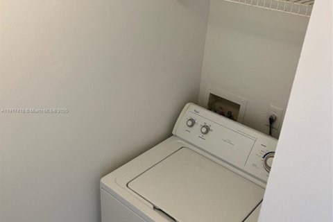 Купить кондоминиум в Форт-Лодердейл, Флорида 1 спальня, 73.76м2, № 1972916 - фото 19