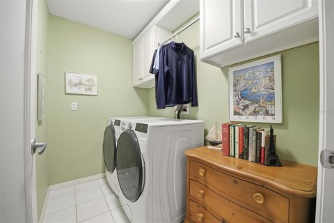 Townhouse in Madeira Beach, Florida 2 bedrooms, 141.58 sq.m. № 2198297 - photo 20