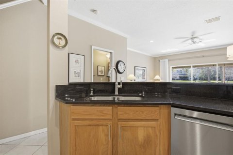 Townhouse in Madeira Beach, Florida 2 bedrooms, 141.58 sq.m. № 2198297 - photo 9