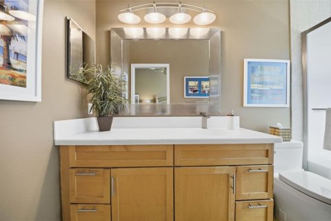 Townhouse in Madeira Beach, Florida 2 bedrooms, 141.58 sq.m. № 2198297 - photo 25
