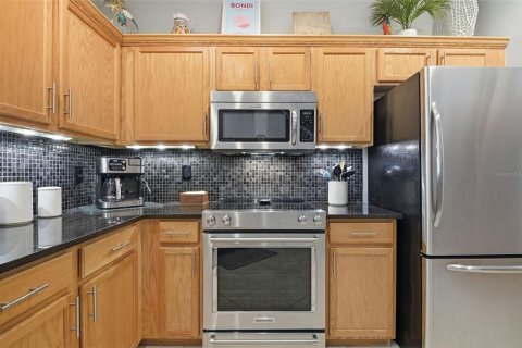 Townhouse in Madeira Beach, Florida 2 bedrooms, 141.58 sq.m. № 2198297 - photo 10