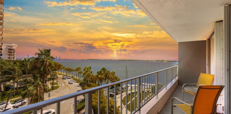 Condominio en Miami, Florida, 1 dormitorio  № 1980904