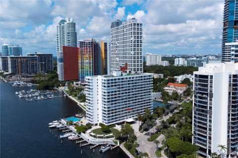 Condominio en venta en Miami, Florida, 1 dormitorio, 56.86 m2 № 1980904 - foto 3