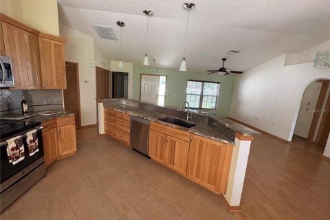 House in Brooksville, Florida 4 bedrooms, 238.2 sq.m. № 2394241 - photo 9