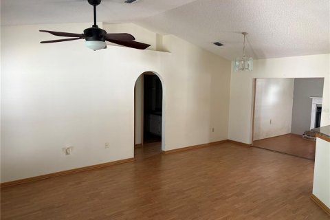 House in Brooksville, Florida 4 bedrooms, 238.2 sq.m. № 2394241 - photo 2
