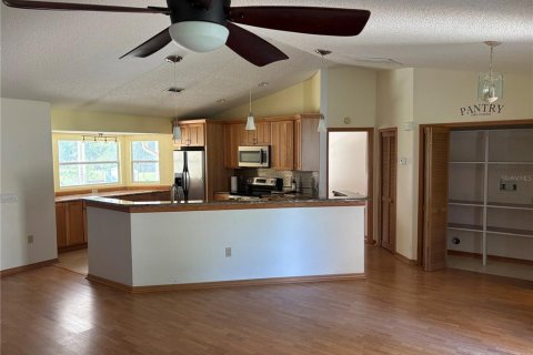 House in Brooksville, Florida 4 bedrooms, 238.2 sq.m. № 2394241 - photo 3