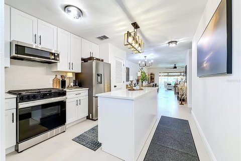 Condo in Gulfport, Florida, 1 bedroom  № 2203688 - photo 5