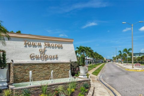 Condo in Gulfport, Florida, 1 bedroom  № 2203688 - photo 2
