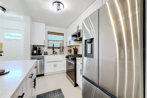 Condo in Gulfport, Florida, 1 bedroom  № 2203688 - photo 11