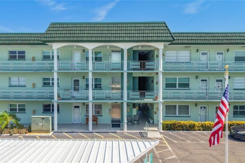 Condo in Gulfport, Florida, 1 bedroom  № 2203688 - photo 3
