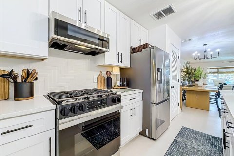 Condo in Gulfport, Florida, 1 bedroom  № 2203688 - photo 8