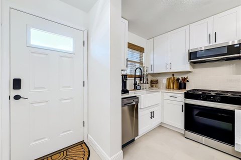 Condo in Gulfport, Florida, 1 bedroom  № 2203688 - photo 6