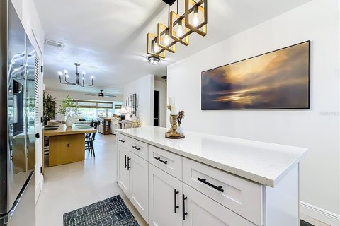 Condo in Gulfport, Florida, 1 bedroom  № 2203688 - photo 10