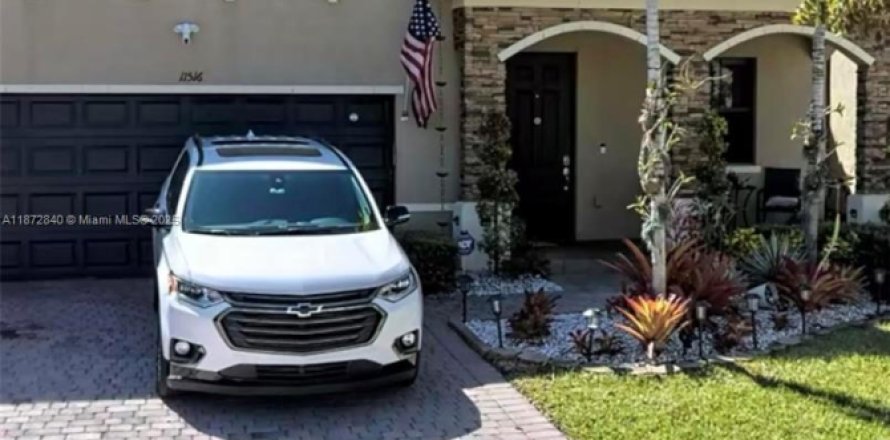 House in Homestead, Florida 5 bedrooms, 226.4 sq.m. № 1925521