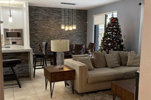 House in Homestead, Florida 5 bedrooms, 226.4 sq.m. № 1925521 - photo 5