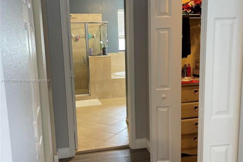 House in Homestead, Florida 5 bedrooms, 226.4 sq.m. № 1925521 - photo 9