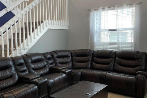 House in Homestead, Florida 5 bedrooms, 226.4 sq.m. № 1925521 - photo 2