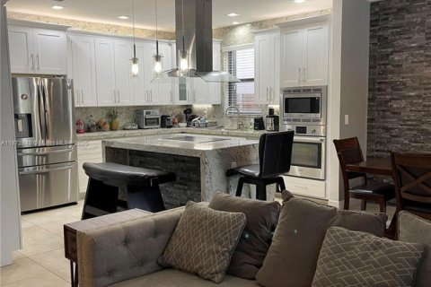 House in Homestead, Florida 5 bedrooms, 226.4 sq.m. № 1925521 - photo 4