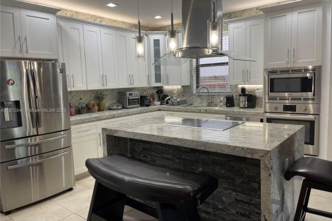 House in Homestead, Florida 5 bedrooms, 226.4 sq.m. № 1925521 - photo 6