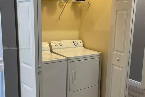 House in Homestead, Florida 5 bedrooms, 226.4 sq.m. № 1925521 - photo 7