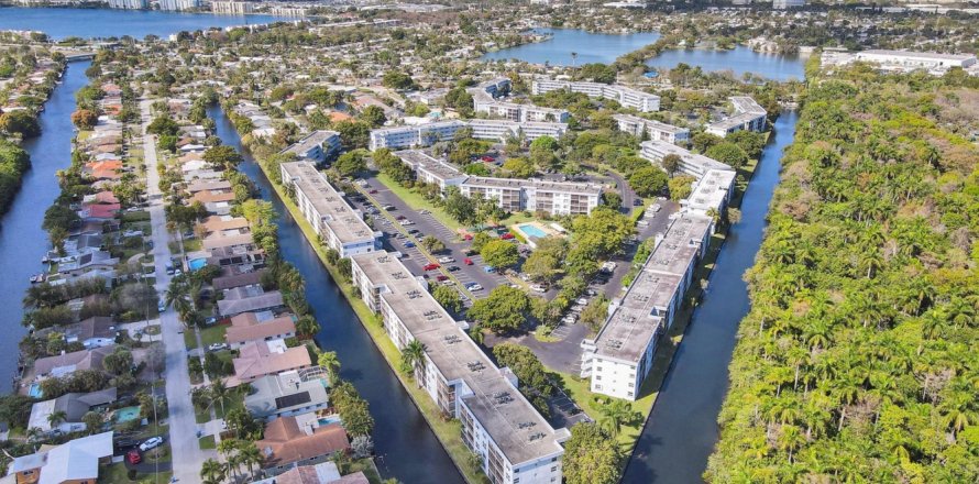 Condominio en Oakland Park, Florida, 2 dormitorios  № 1058899