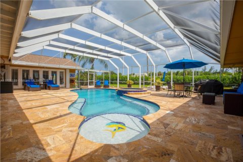 House in Palmetto Bay, Florida 5 bedrooms, 402.08 sq.m. № 1458084 - photo 2
