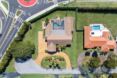 House in Palmetto Bay, Florida 5 bedrooms, 402.08 sq.m. № 1458084 - photo 7