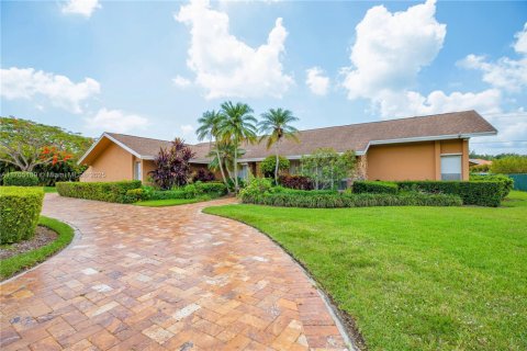 House in Palmetto Bay, Florida 5 bedrooms, 402.08 sq.m. № 1458084 - photo 14