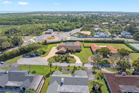 House in Palmetto Bay, Florida 5 bedrooms, 402.08 sq.m. № 1458084 - photo 5