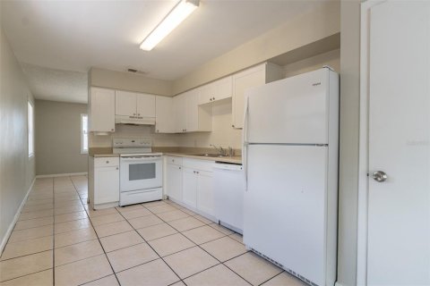 House in Tampa, Florida 4 bedrooms, 150.5 sq.m. № 2109777 - photo 20