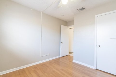 House in Tampa, Florida 4 bedrooms, 150.5 sq.m. № 2109777 - photo 15