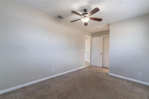 House in Tampa, Florida 4 bedrooms, 150.5 sq.m. № 2109777 - photo 10