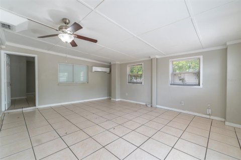 House in Tampa, Florida 4 bedrooms, 150.5 sq.m. № 2109777 - photo 22