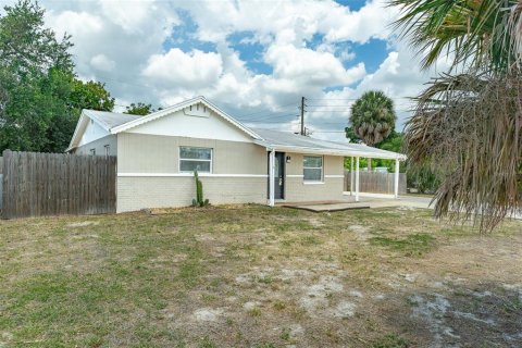 House in Tampa, Florida 4 bedrooms, 150.5 sq.m. № 2109777 - photo 2