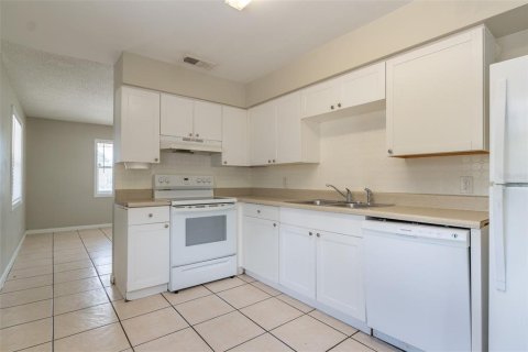 House in Tampa, Florida 4 bedrooms, 150.5 sq.m. № 2109777 - photo 21