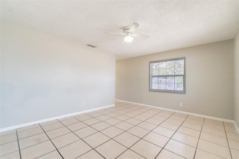 House in Tampa, Florida 4 bedrooms, 150.5 sq.m. № 2109777 - photo 4